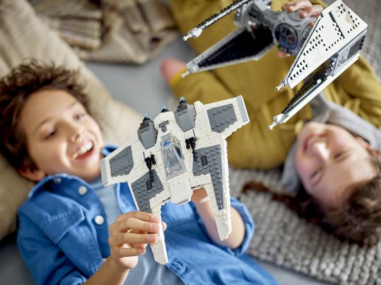 LEGO Star Wars Mandalorian Fang Fighter vs. TIE Interceptor Set - 75348
