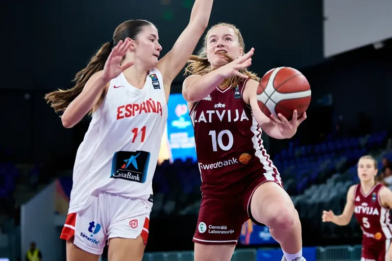 Latvietes iztur pirmo ceturtdaļu, sestdien cīņa par bronzu
