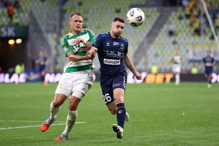 Latvijas izlases futbolists vēršas FIFA un pieprasa iespaidīgu kompensāciju