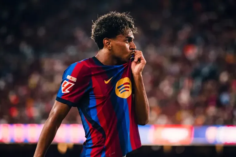 Jamals kļūst par jaunāko Eiropas futbolistu ar 50 vārtiem karjerā (VIDEO)