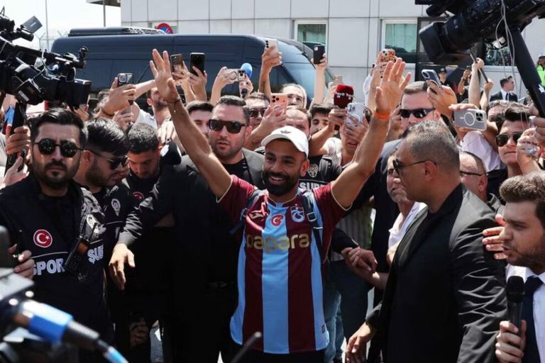 Mohameds Salāhs ierodas Turcijā – drīzumā plānota līguma noslēgšana