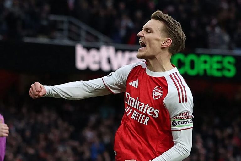 “Arsenal” pārliecinoši pieveic “City” Anglijas “Community Shield” finālā (VIDEO)