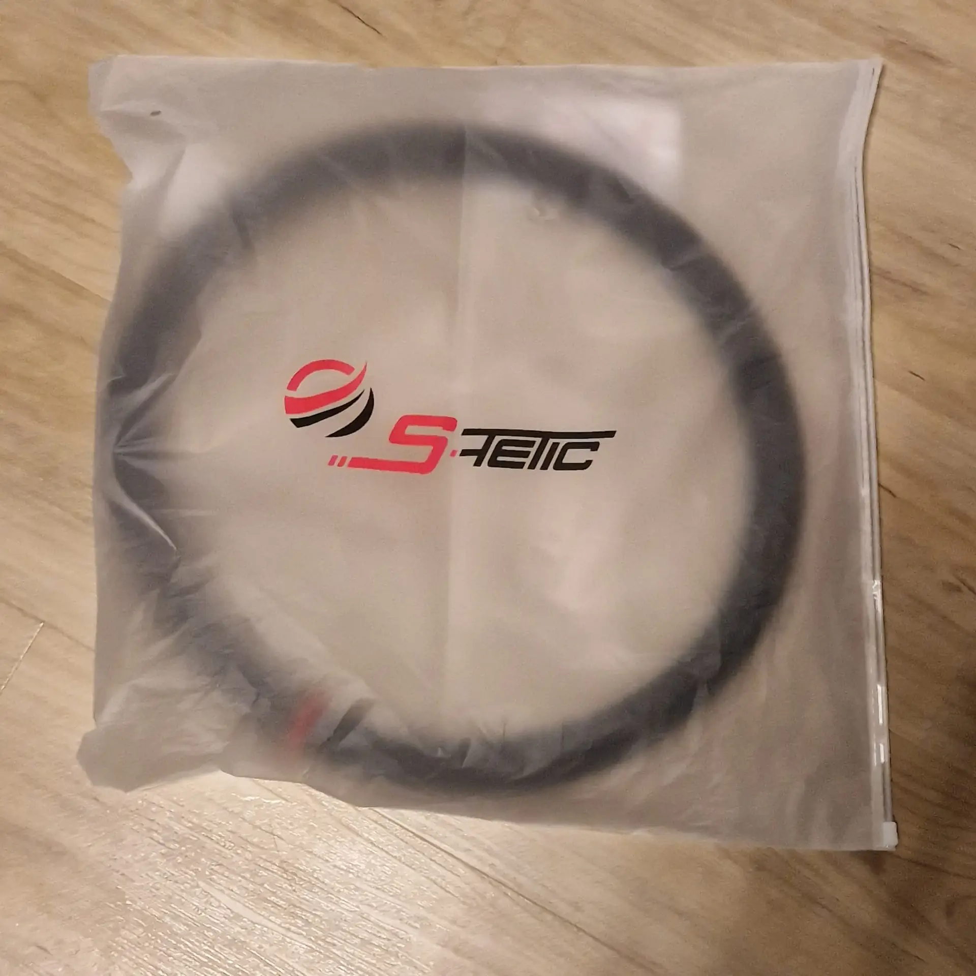 Alcantara® Lenkradbezug
Verpackung