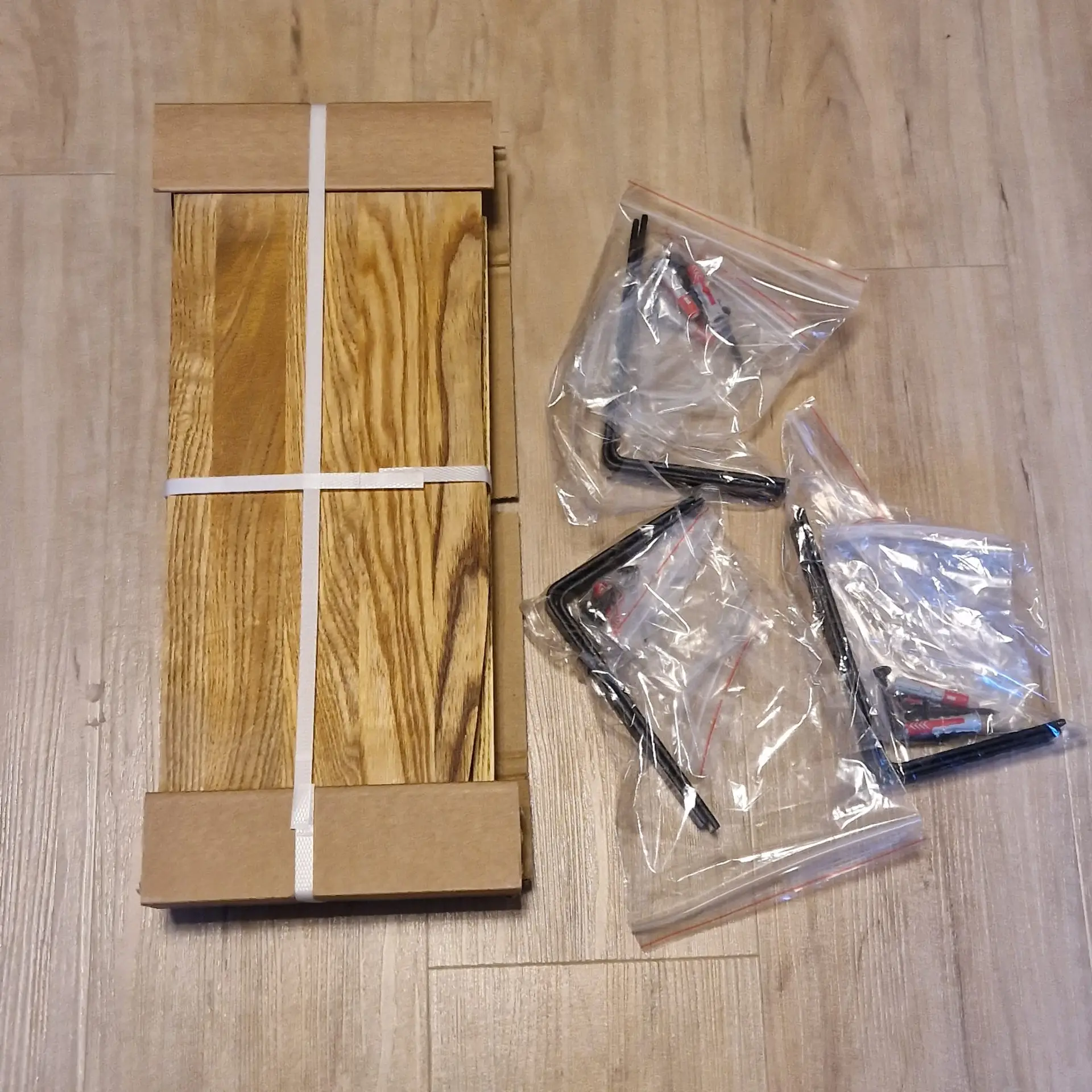 Wandregale
Verpackung