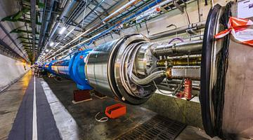 Новый виток в изучении ранней Вселенной: как Большой адронный коллайдер раскрывает тайны первых микросекунд после Большого взрыва