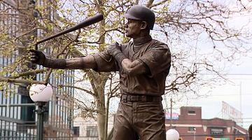 Ichiro Suzuki’s Statue Unveiling Marred by Broken Bat