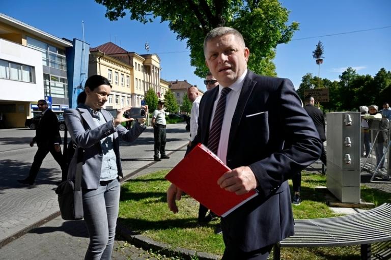 Роберт Фицо: от дипломатических вызовов к расследованию за измену – что ждет Европу?