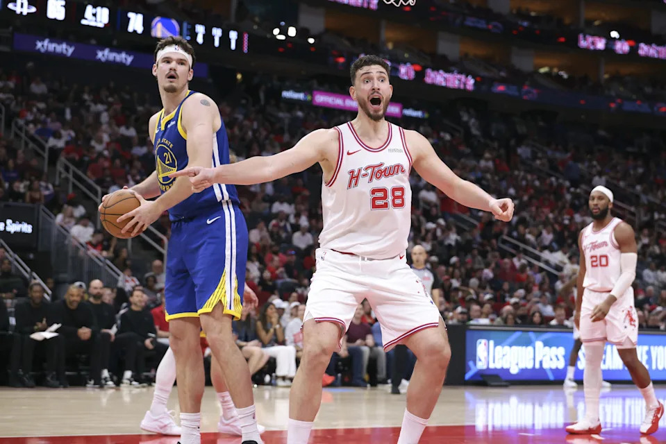 Why “Rockets vs Warriors” Is Trending Across the U.S.