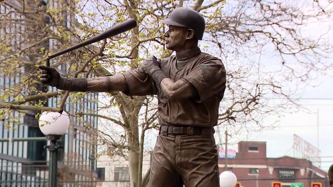 Ichiro Suzuki’s Statue Unveiling Marred by Broken Bat