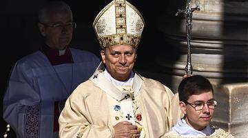 Pope Leo XIV Leads First Easter Vigil and Sunday Mass, Calls for Harmony