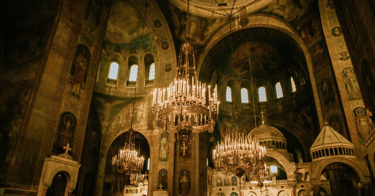 Страстная неделя 2026: традиции, современность и экономический резонанс в России