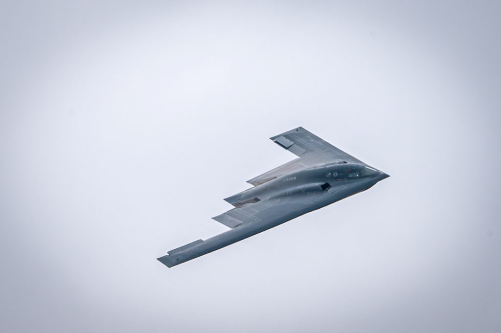 США усиливают авианалёт над Ираном: рейды B‑1B, B‑2A и инцидент с F‑15E