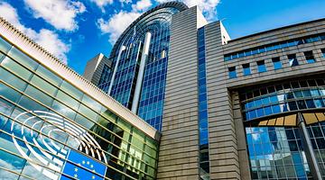 Турбулентность в российском банковском секторе: от массовых сбоев до падения депозитных ставок