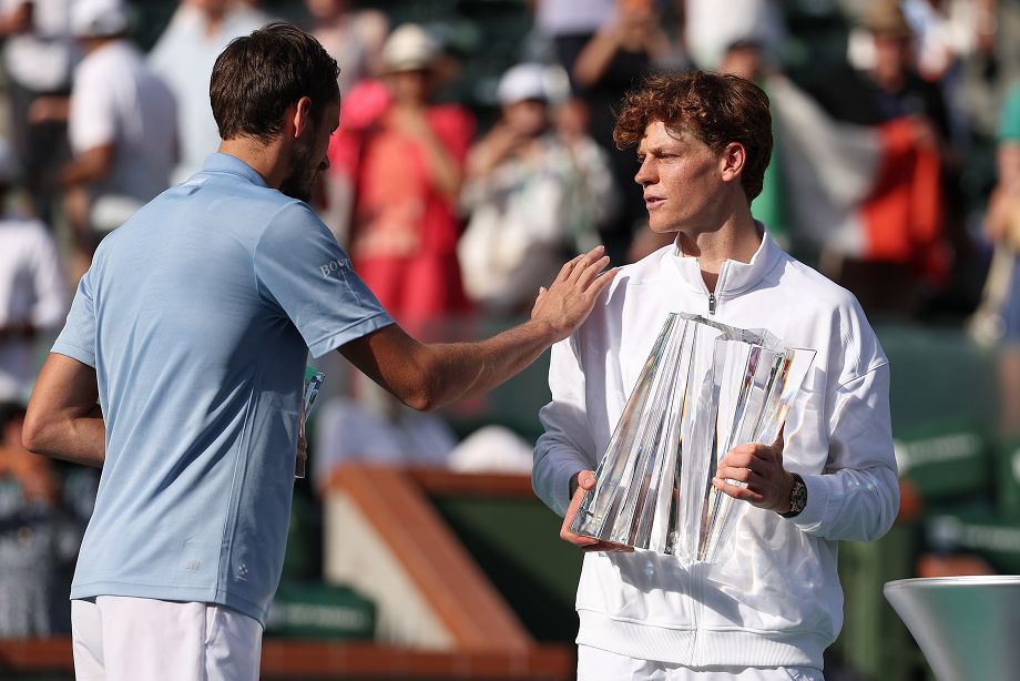 Медведев: от финансового пика к неожиданному поражению — что значит для российского тенниса