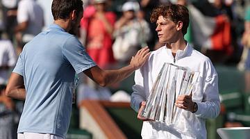 Медведев: от финансового пика к неожиданному поражению — что значит для российского тенниса