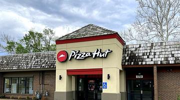 Why “Pizza Chain Closing” Is Trending Across the United States