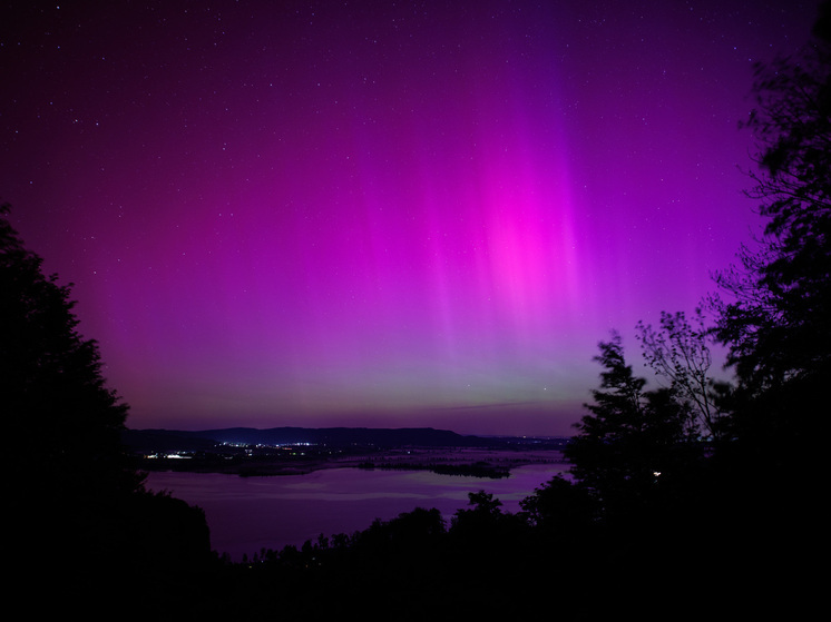 Асимметрия магнитосферы: от Сатурна до земных штормов над Россией