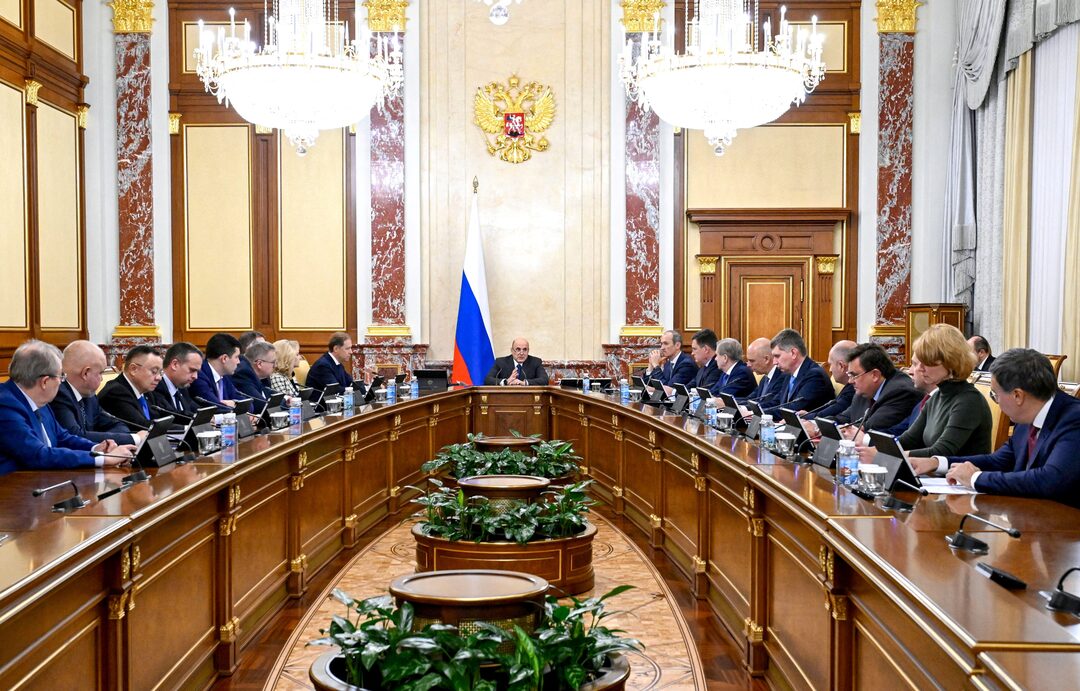 Новые льготы в России: возврат НДФЛ семьям, выплаты ветеранам и компенсации работникам