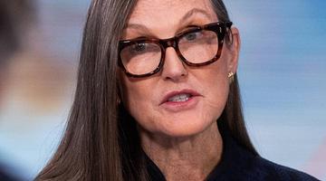 Why “Cathie Wood Buys Tech Stock” Is Trending in the U.S. Right Now