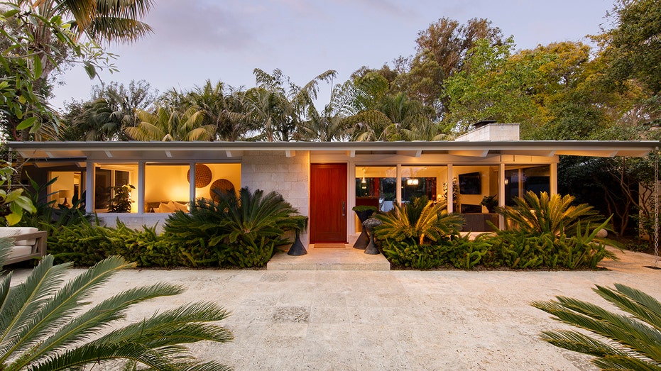 Why Ellen DeGeneres Is Trending in the U.S.: Rumors, Real Estate, and Political Spin