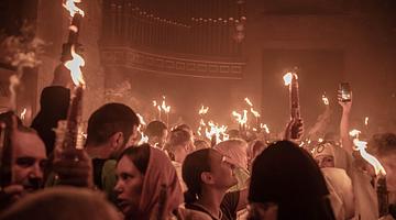 Иерусалим готовится к церемонии схождения Благодатного огня: российская делегация и усиленный полицейский контроль