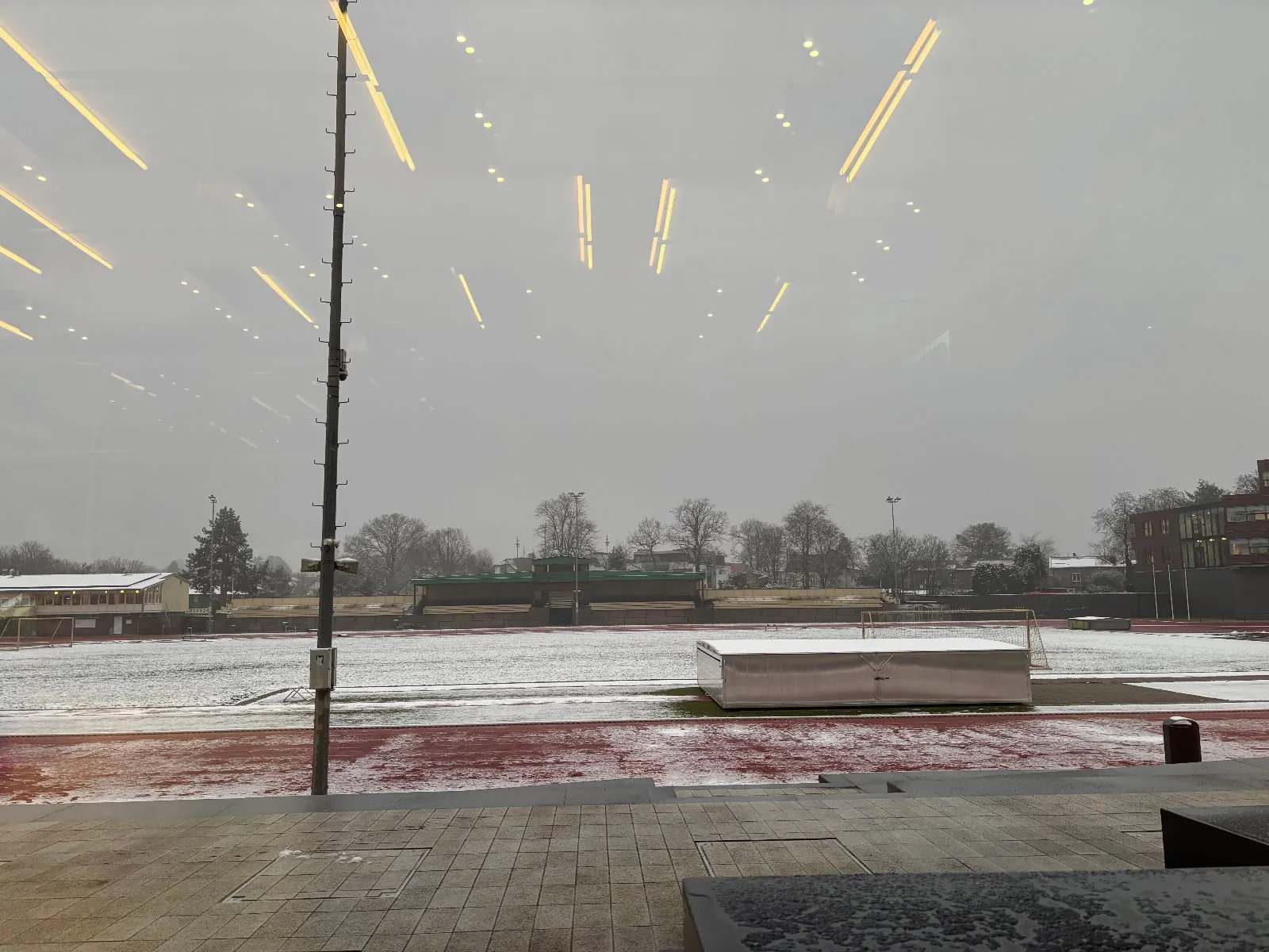 Intervals Run 2x500m w/ 200m jog + 100m w/ 200m jog + 200m w/ 200m jog + 3x500m w/ 200m jog + 3x200m w/ 200m jog + 300m w/ 200m jog + 400m w/ 200m jog