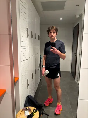 Intervals Run 10x1km w/ 400m jog + 100m w/ 400m jog (WU 2.0km)