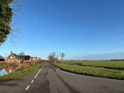 Sunny day. It was 130km, but I accidentally stopped Wahoo in the cafe