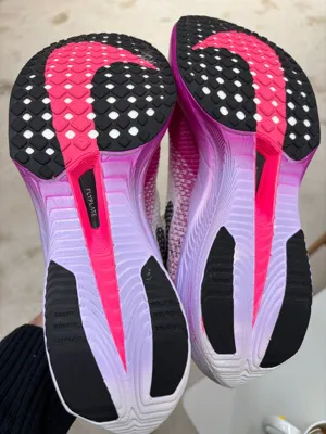 Intervals Run 1km w/ 400m jog + 800m w/ 400m jog + 400m w/ 400m jog + 1km w/ 400m jog + 800m w/ 400m jog + 400m w/ 400m jog + 1km w/ 400m jog + 800m w/ 400m jog + 400m w/ 400m jog (WU 2.0km)
