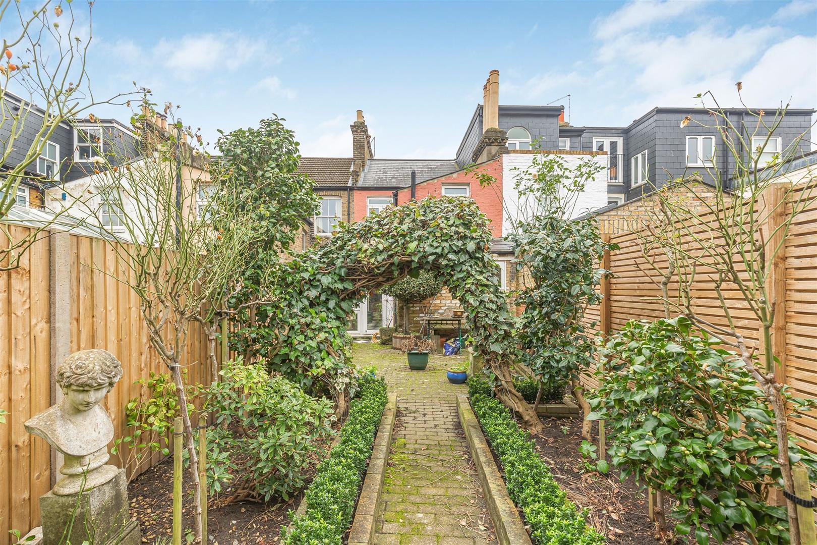 2 bedroom Terraced House Sold