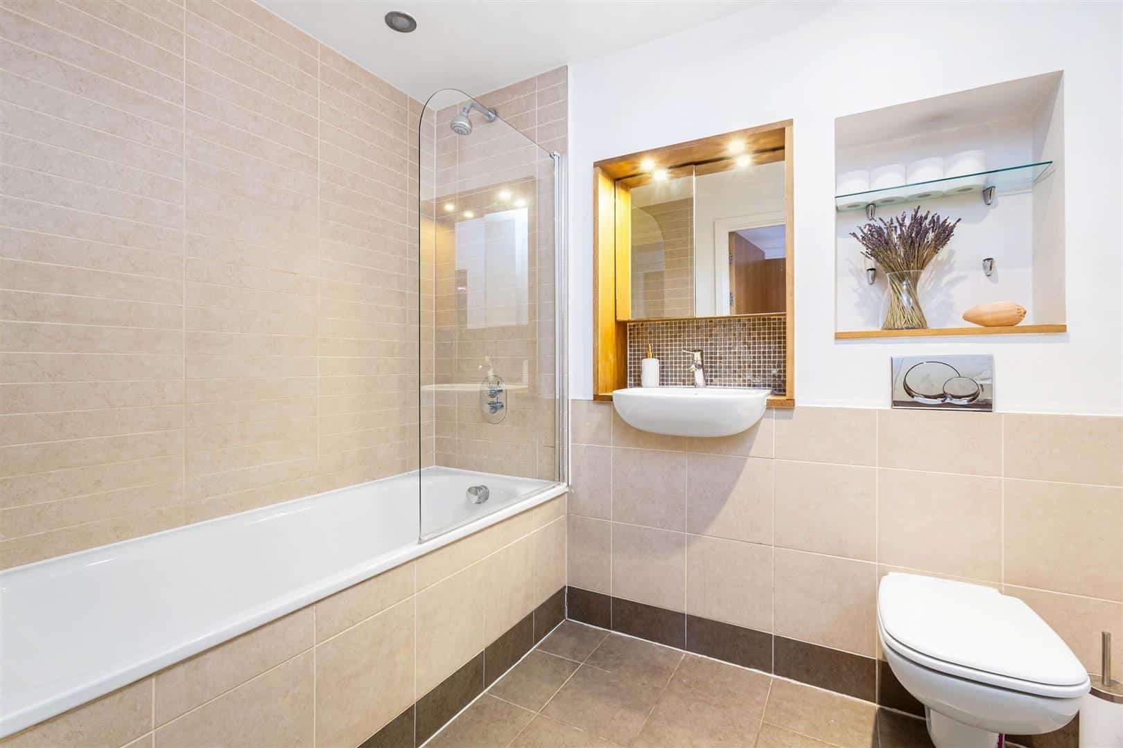 2 bedroom Flat Let