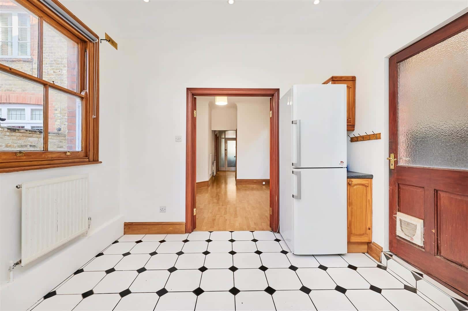 2 bedroom Flat To Let