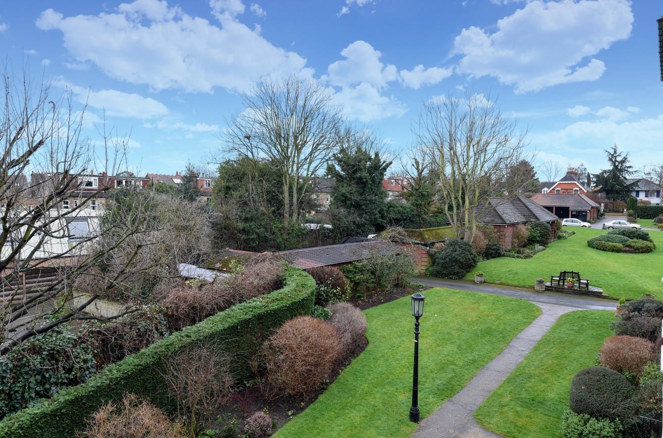 2 bedroom Flat Let