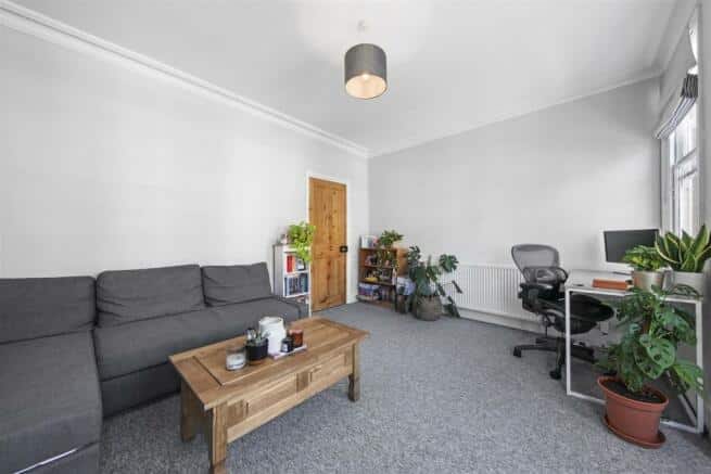 1 bedroom Flat Let