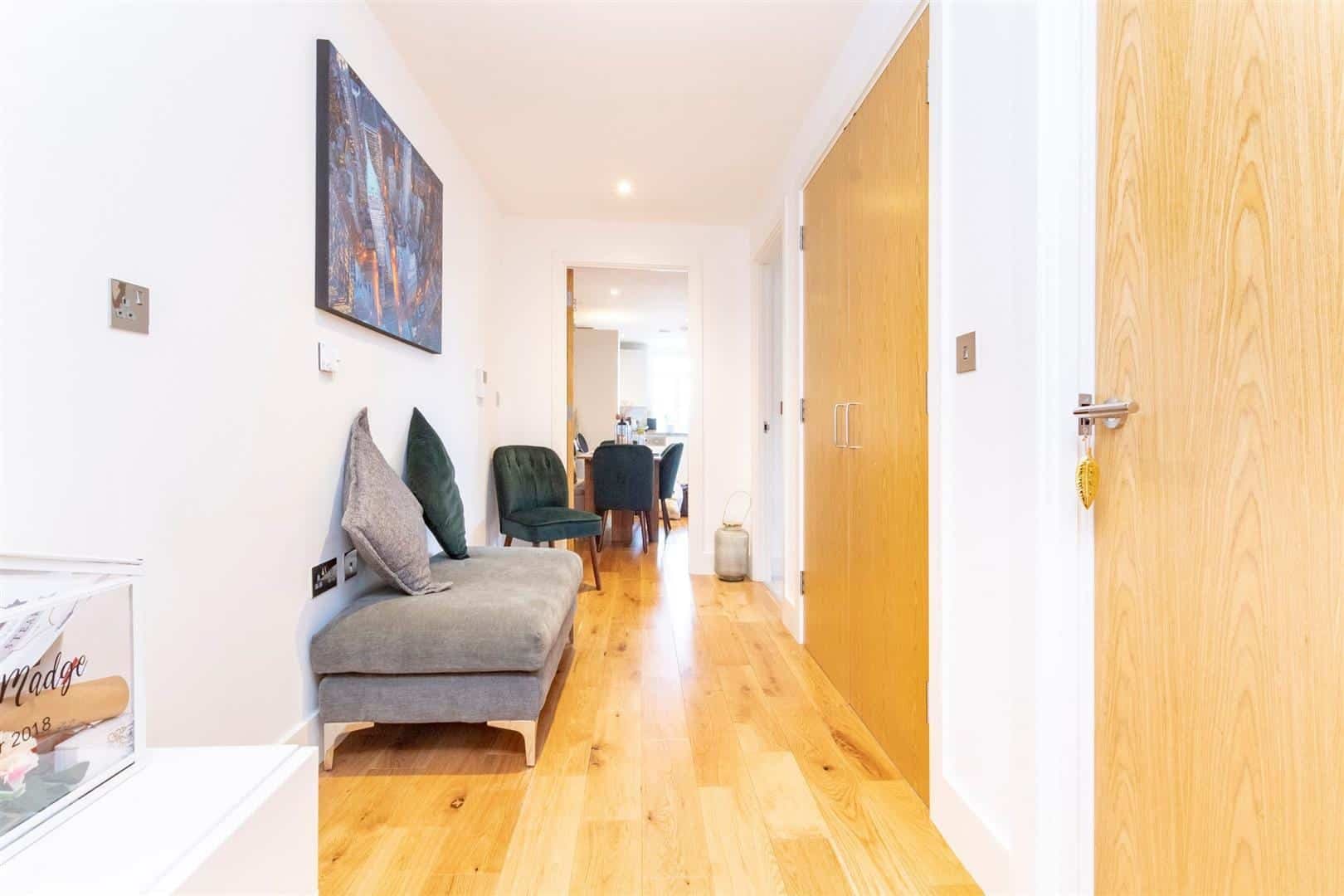 2 bedroom Flat Let