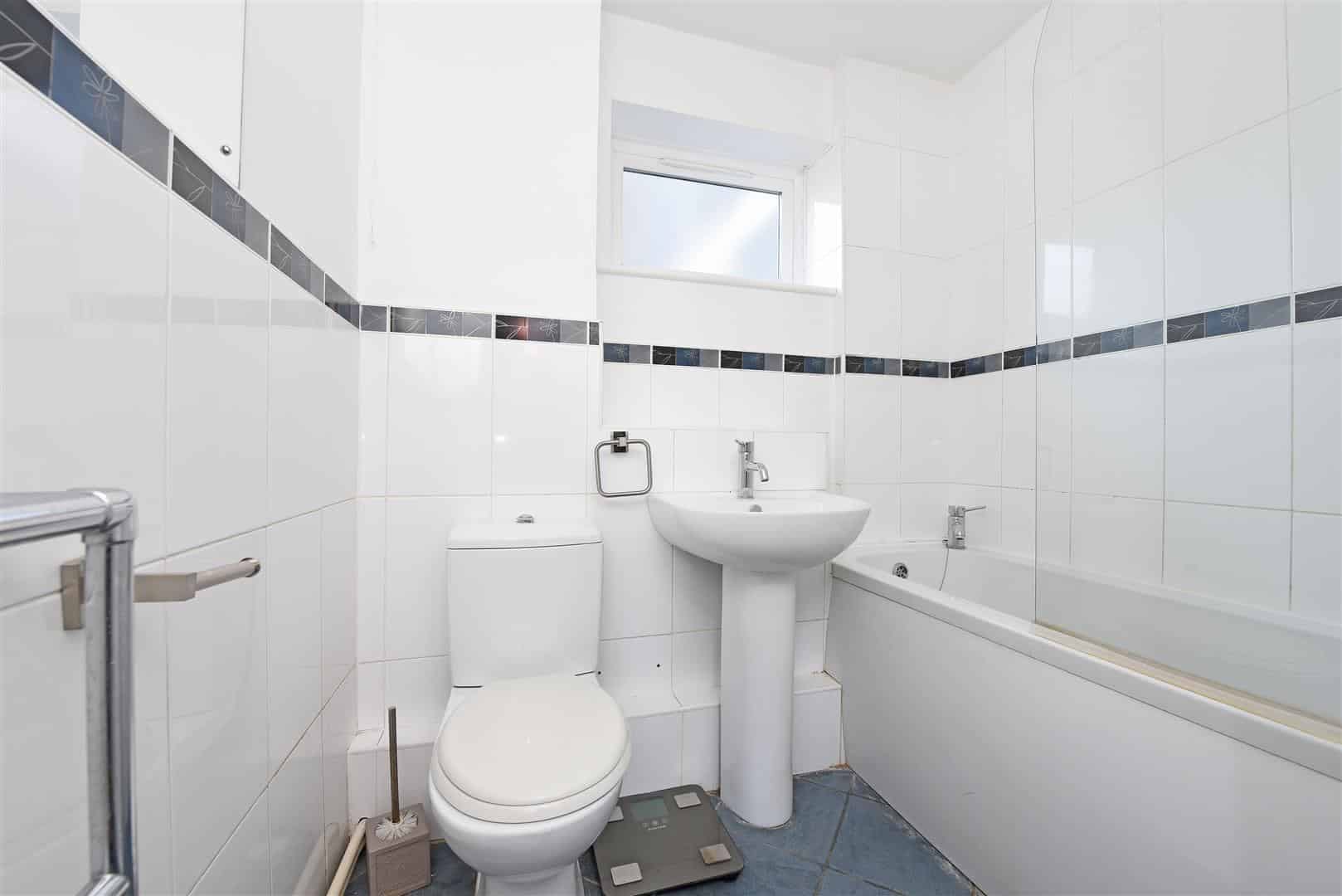 3 bedroom Flat Let
