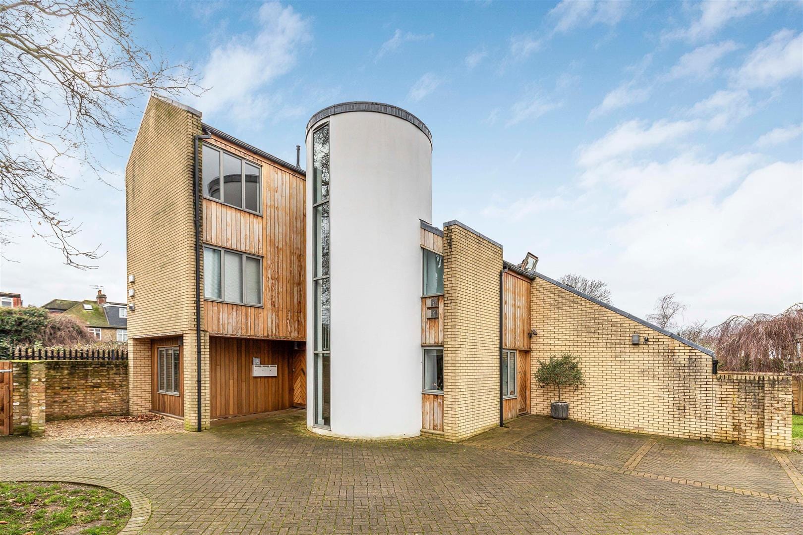 2 bedroom Flat To Let