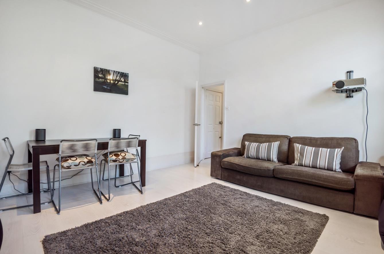 2 bedroom Flat Let