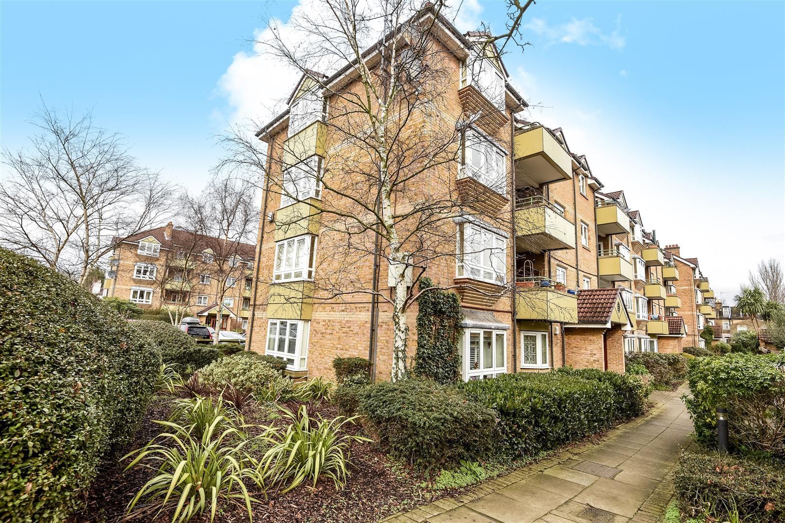 2 bedroom Flat To Let