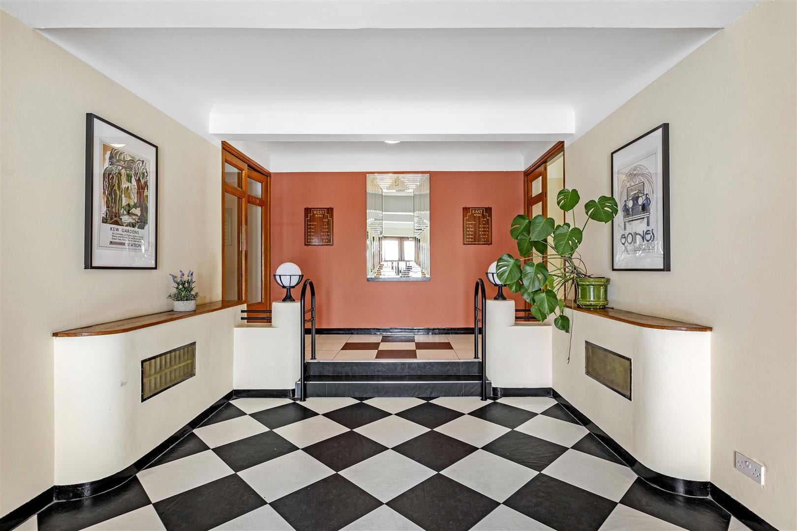 2 bedroom Flat Let
