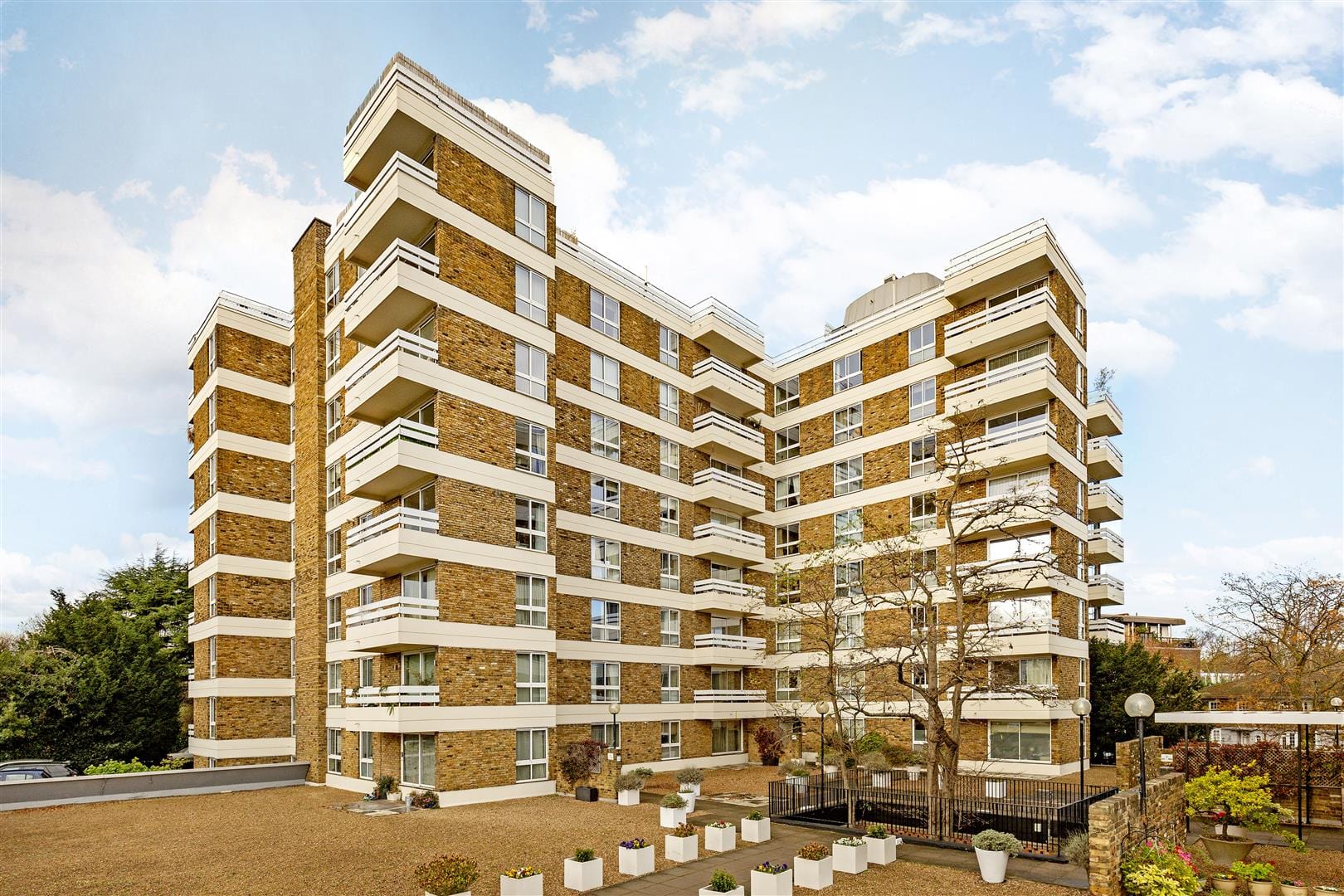 2 bedroom Flat Let