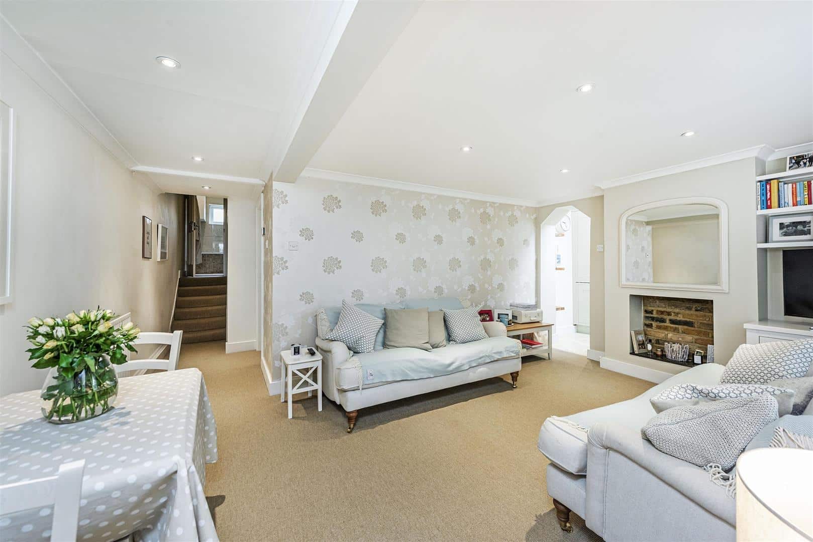 2 bedroom Flat Let