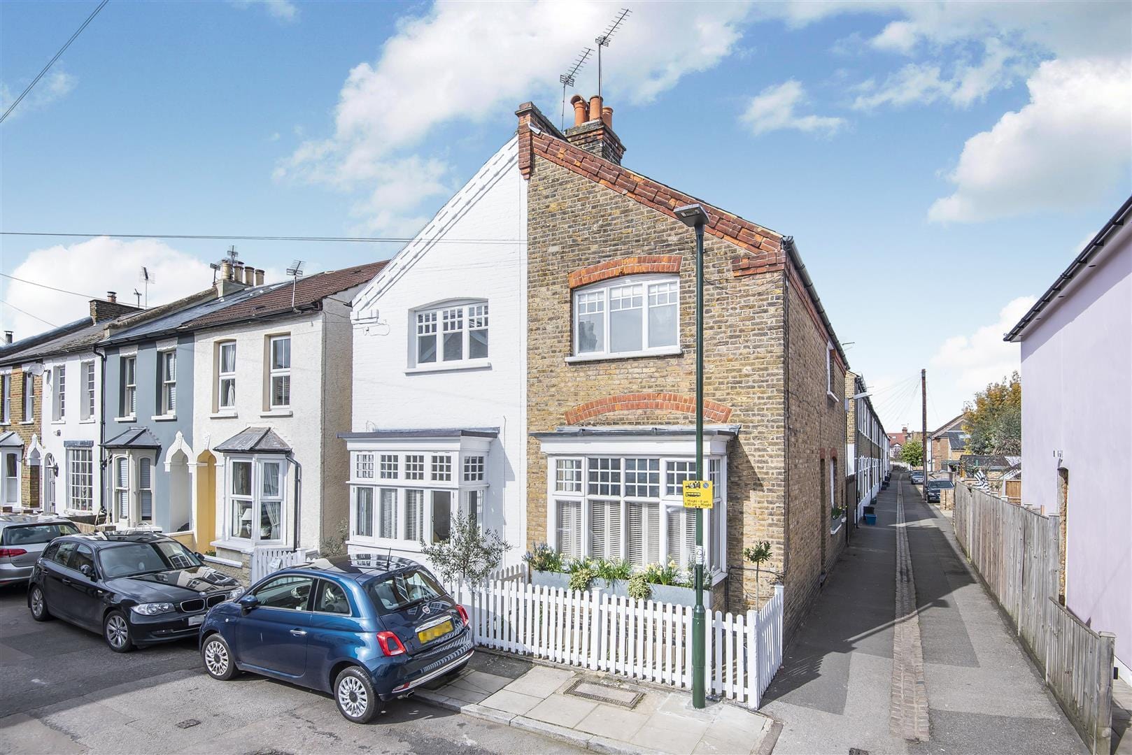 2 bedroom Detached house To Let