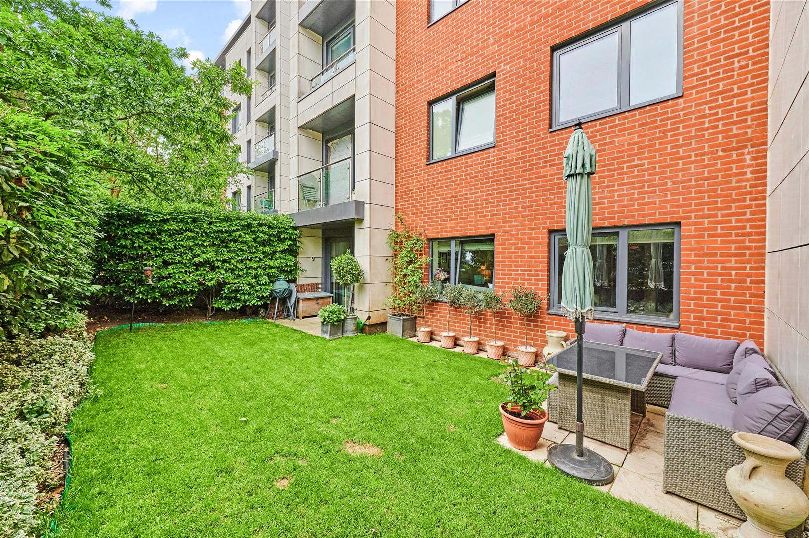 2 bedroom Flat To Let