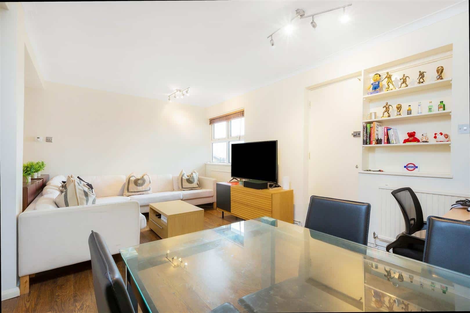 2 bedroom Flat To Let