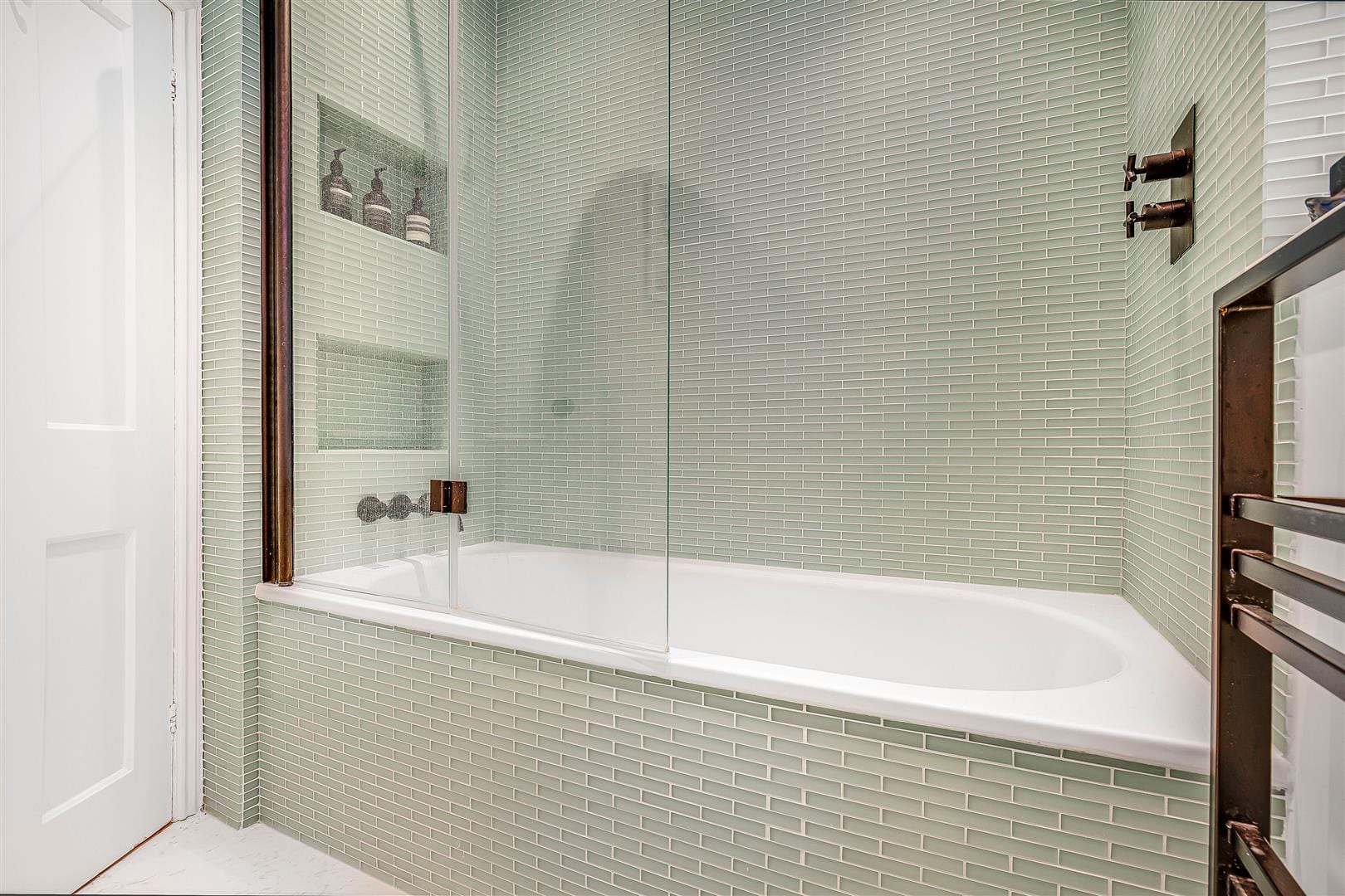 1 bedroom Flat Let