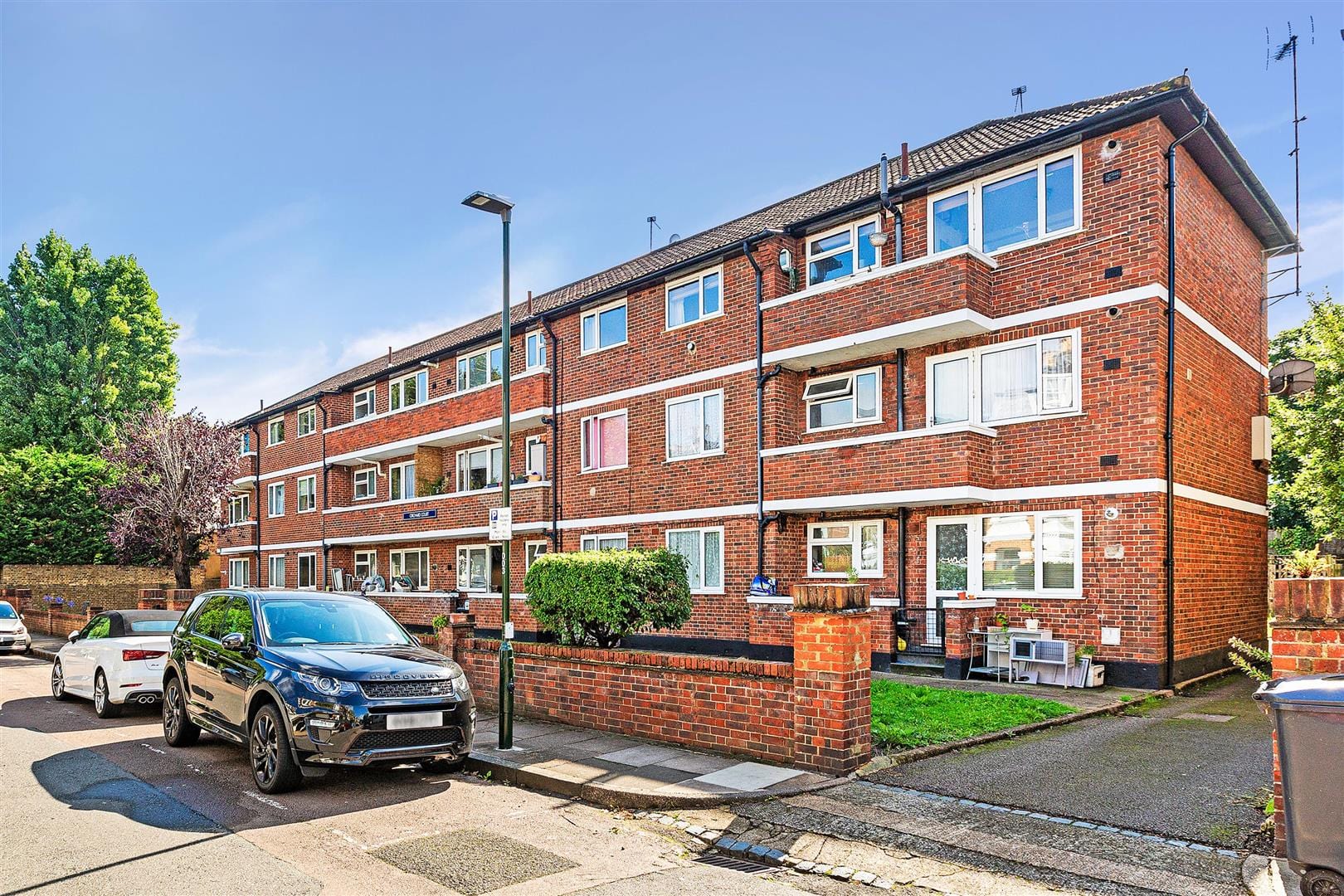2 bedroom Flat Let