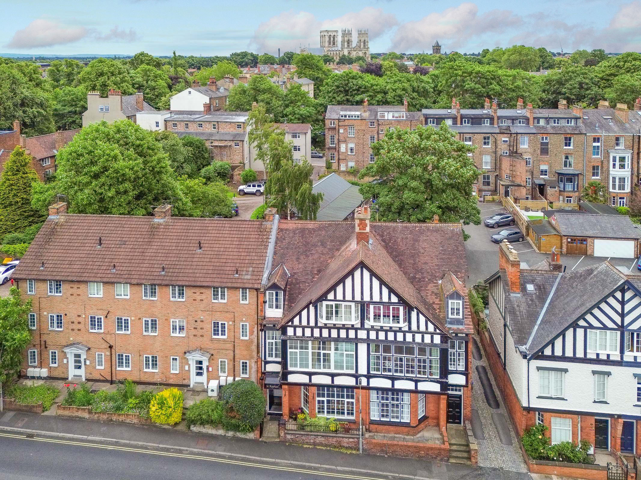 8 bedroom Terraced bungalow For Sale