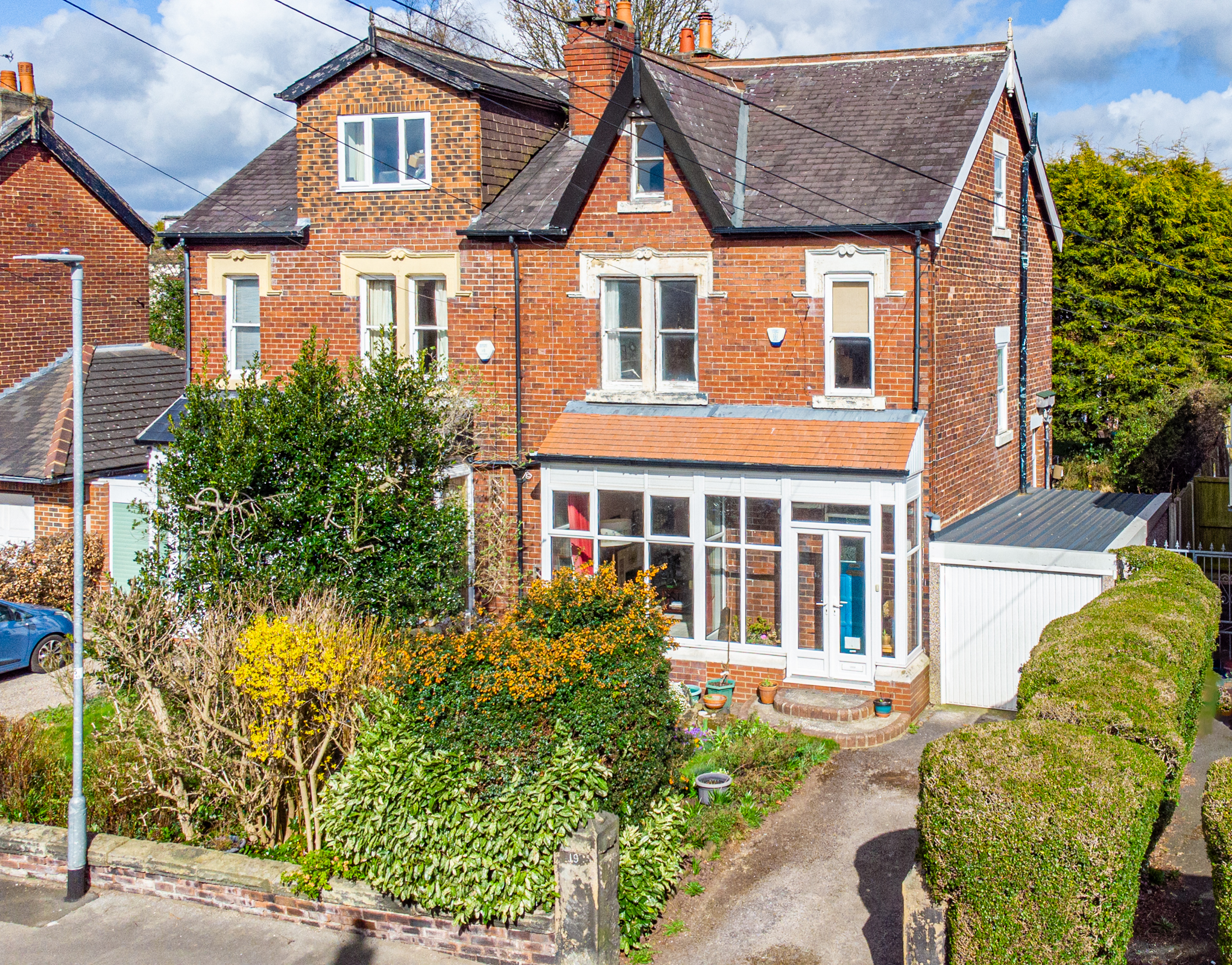 5 bedroom Semi-detached house Under Offer