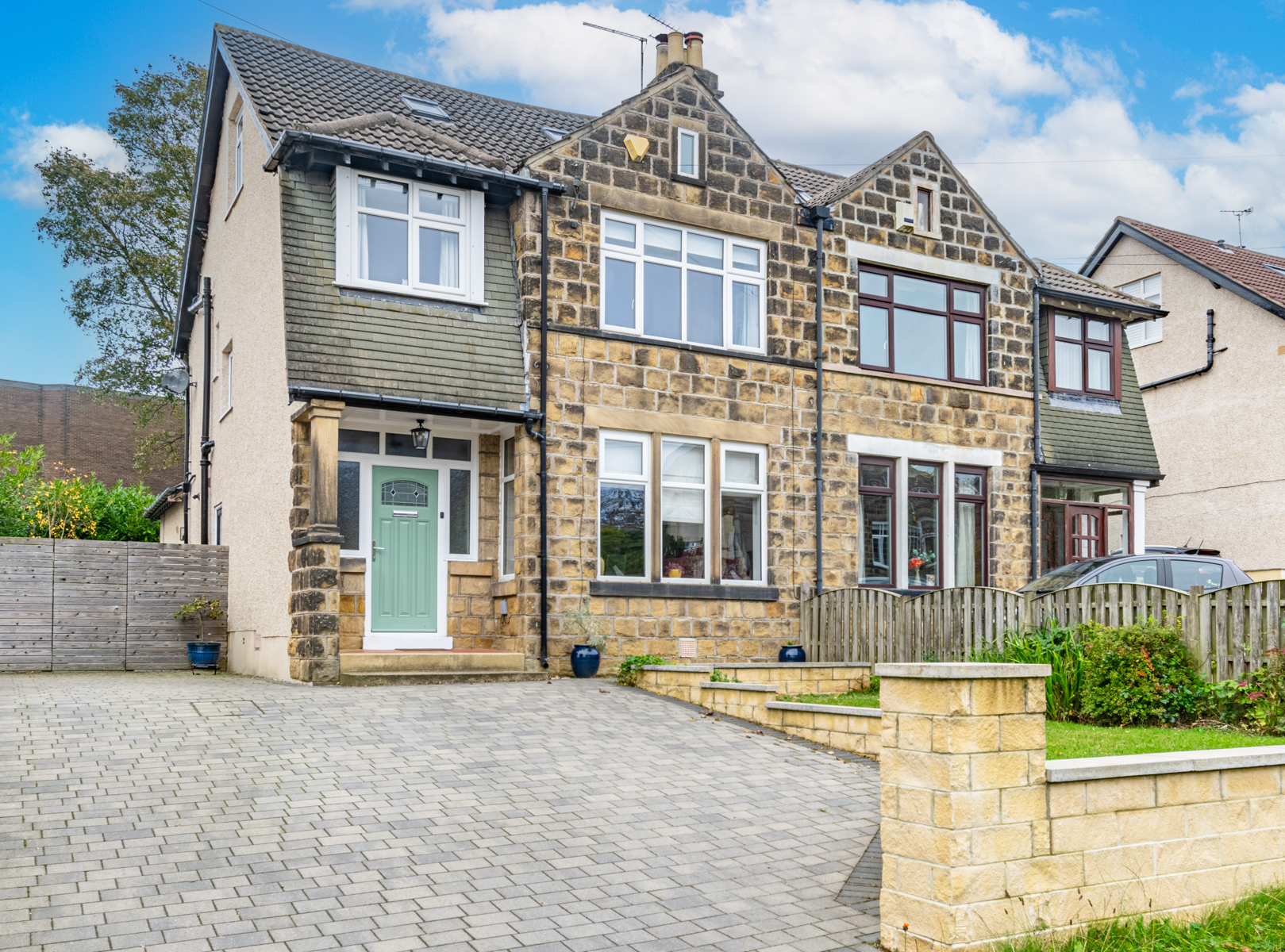 4 bedroom Semi-detached house Under Offer